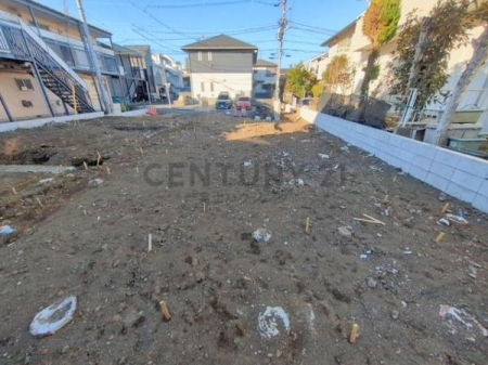 �_�ސ쌧����s�Ó��6���ڂ̐V�z��ˌ��Ă̑O�ʓ��H�܂ތ��n�ʐ^