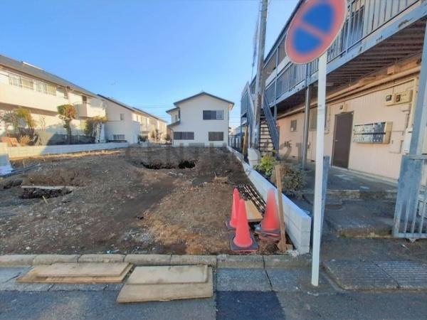 �_�ސ쌧����s�Ó��6���ڂ̐V�z��ˌ��Ă̑O�ʓ��H�܂ތ��n�ʐ^