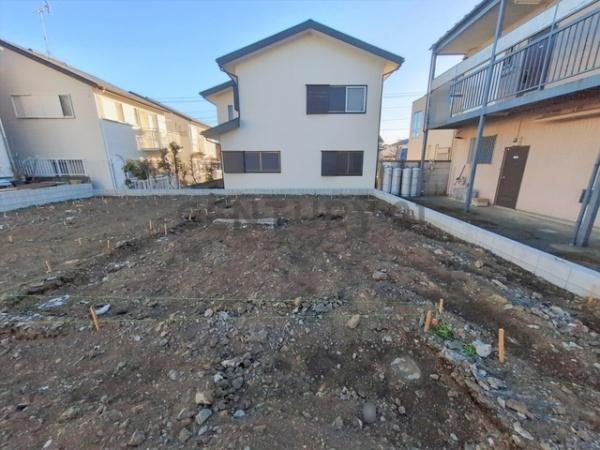 �_�ސ쌧����s�Ó��6���ڂ̐V�z��ˌ��Ă̑O�ʓ��H�܂ތ��n�ʐ^