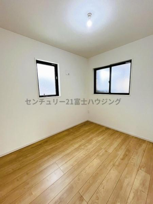 �_�ސ쌧����s���̐V�z��ˌ��Ă̎q������