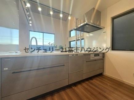 �_�ސ쌧����s������3���ڂ̐V�z��ˌ��ẴL�b�`��