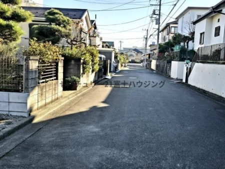 �_�ސ쌧����s�����̓y�n�̑O�ʓ��H�܂ތ��n�ʐ^