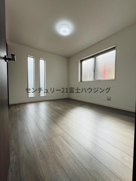 �_�ސ쌧������s����4���ڂ̐V�z��ˌ��Ă̐Q��