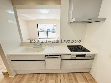 �_�ސ쌧������s����4���ڂ̐V�z��ˌ��ẴL�b�`��