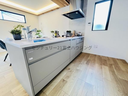 �_�ސ쌧������s�l�|4���ڂ̐V�z��ˌ��ẴL�b�`��