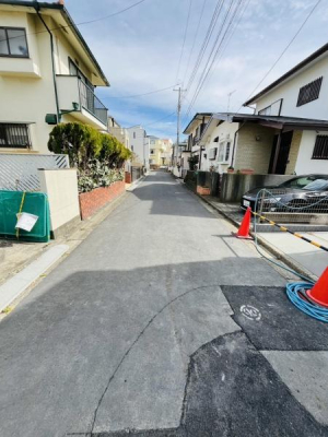 �_�ސ쌧������s�l�V���̐V�z��ˌ��Ă̑O�ʓ��H�܂ތ��n�ʐ^