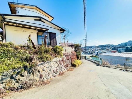 �_�ސ쌧����s�勘3���ڂ̓y�n�̑O�ʓ��H�܂ތ��n�ʐ^