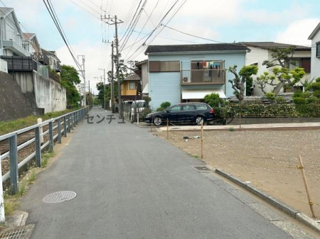 �_�ސ쌧����s���������J2���ڂ̓y�n�̑O�ʓ��H�܂ތ��n�ʐ^