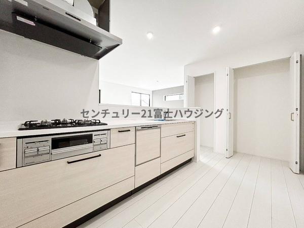 �_�ސ쌧���q�s���z4���ڂ̐V�z��ˌ��ẴL�b�`��