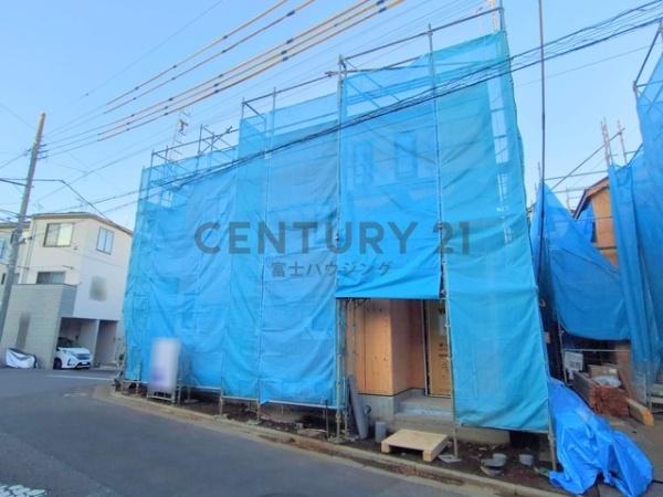 �_�ސ쌧����s������3���ڂ̐V�z��ˌ��Ă̑O�ʓ��H�܂ތ��n�ʐ^