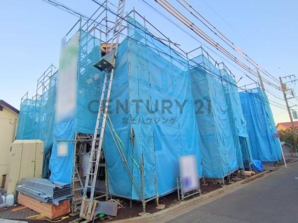 �_�ސ쌧����s������3���ڂ̐V�z��ˌ��Ă̑O�ʓ��H�܂ތ��n�ʐ^