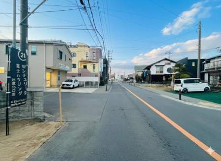 �_�ސ쌧������s��̐V�z��ˌ��Ă̑O�ʓ��H�܂ތ��n�ʐ^