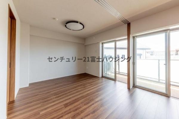 �_�ސ쌧������s���C��2���ڂ̒��Ã}���V�����̃��r���O