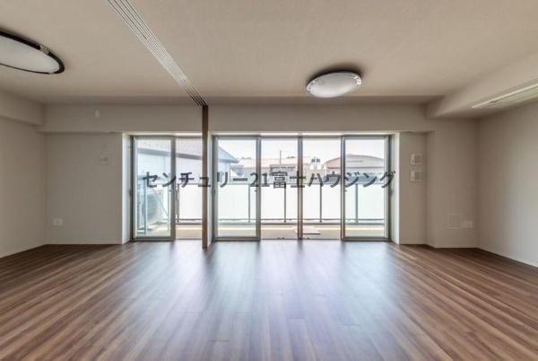 �_�ސ쌧������s���C��2���ڂ̒��Ã}���V�����̃��r���O