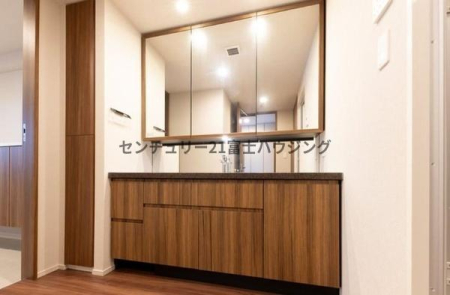 �_�ސ쌧������s���C��2���ڂ̒��Ã}���V�����̐��ʑ�E���ʏ�