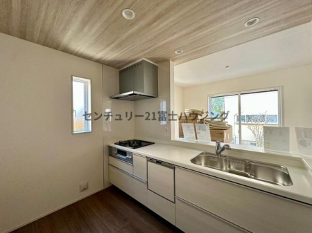 �_�ސ쌧���q�s�����5���ڂ̐V�z��ˌ��ẴL�b�`��