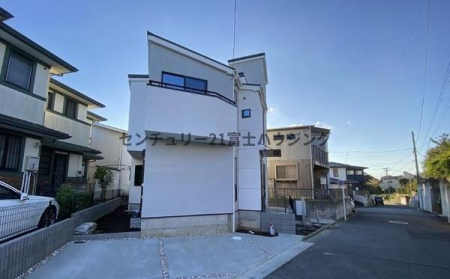 �_�ސ쌧���q�s�����K�l2���ڂ̐V�z��ˌ��Ă̑O�ʓ��H�܂ތ��n�ʐ^