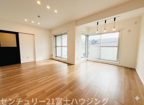 �_�ސ쌧������s�ԏ����̒��Ã}���V�����̃��r���O