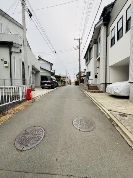 �_�ސ쌧������s�ԉH���̐V�z��ˌ��Ă̑O�ʓ��H�܂ތ��n�ʐ^