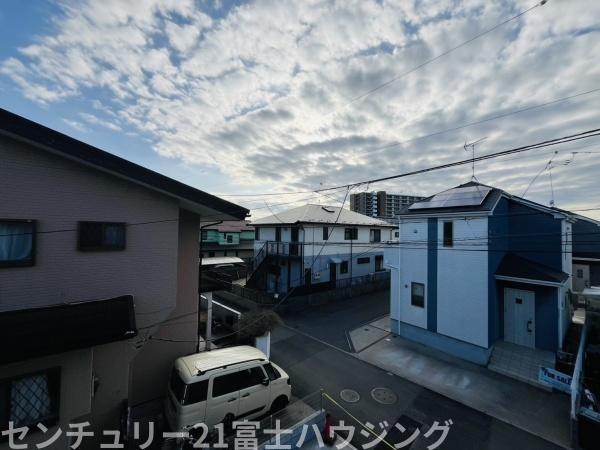 �_�ސ쌧������s�����̐V�z��ˌ��Ă̏Z�˂���̒��]�ʐ^