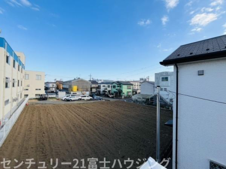 �_�ސ쌧������s�����̐V�z��ˌ��Ă̏Z�˂���̒��]�ʐ^