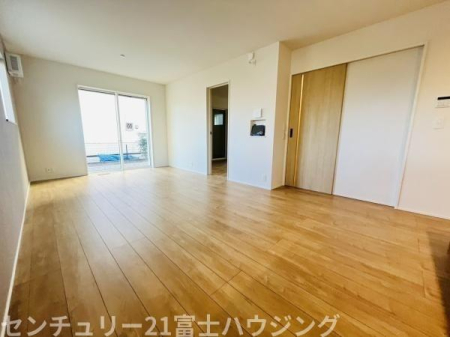 �_�ސ쌧������s�����̐V�z��ˌ��Ẵ��r���O