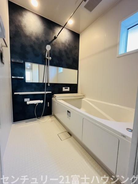 �_�ސ쌧������s�����̐V�z��ˌ��Ă̗���