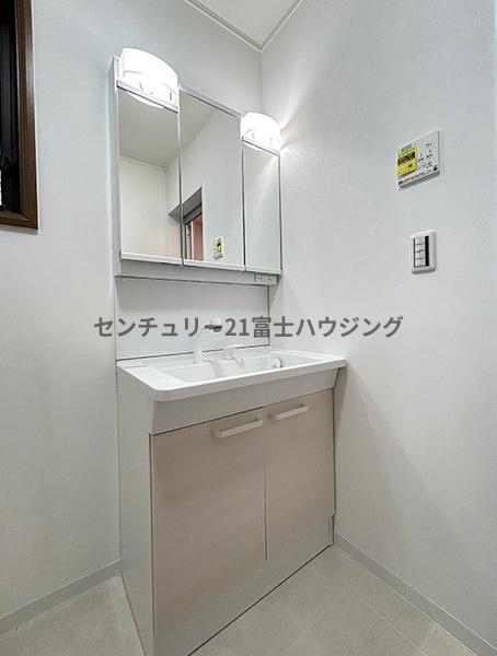 �_�ސ쌧������s���c3���ڂ̒��È�ˌ��Ă̐��ʑ�E���ʏ�