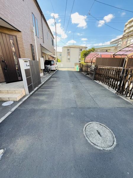 �_�ސ쌧������s�l�|3���ڂ̐V�z��ˌ��Ă̑O�ʓ��H�܂ތ��n�ʐ^