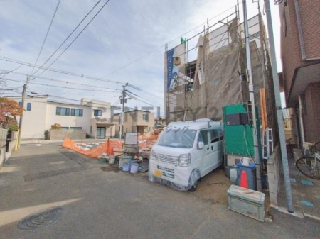 �_�ސ쌧������s�l�|3���ڂ̐V�z��ˌ��Ă̑O�ʓ��H�܂ތ��n�ʐ^