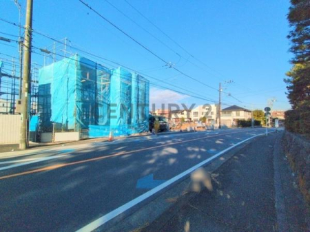 �_�ސ쌧������s�����C�݂̐V�z��ˌ��Ă̑O�ʓ��H�܂ތ��n�ʐ^