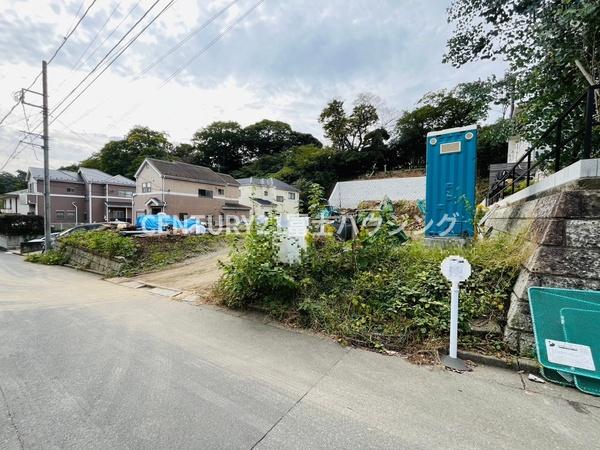 �_�ސ쌧���q�s��K���̐V�z��ˌ��Ă̑O�ʓ��H�܂ތ��n�ʐ^