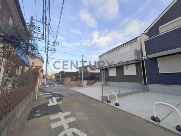 �_�ސ쌧����s�����C��7���ڂ̐V�z��ˌ��Ă̑O�ʓ��H�܂ތ��n�ʐ^