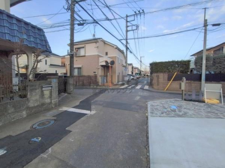 �_�ސ쌧����s�����C��7���ڂ̐V�z��ˌ��Ă̑O�ʓ��H�܂ތ��n�ʐ^