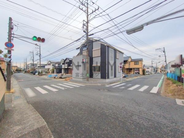 �_�ސ쌧������s����4���ڂ̐V�z��ˌ��Ă̑O�ʓ��H�܂ތ��n�ʐ^