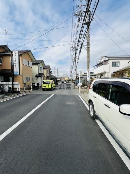 �_�ސ쌧������s����4���ڂ̐V�z��ˌ��Ă̑O�ʓ��H�܂ތ��n�ʐ^