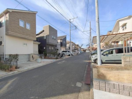 �_�ސ쌧����s�ΐ�̐V�z��ˌ��Ă̑O�ʓ��H�܂ތ��n�ʐ^