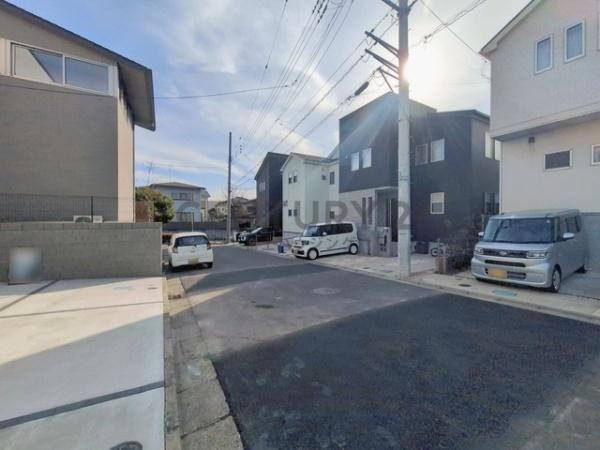 �_�ސ쌧����s�ΐ�̐V�z��ˌ��Ă̑O�ʓ��H�܂ތ��n�ʐ^