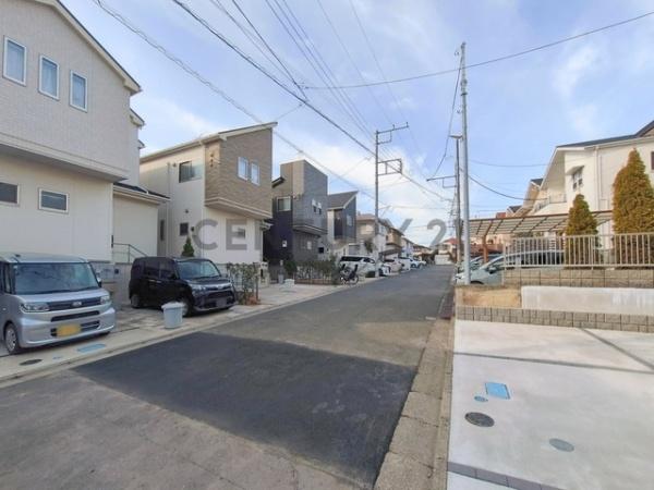 �_�ސ쌧����s�ΐ�̐V�z��ˌ��Ă̑O�ʓ��H�܂ތ��n�ʐ^