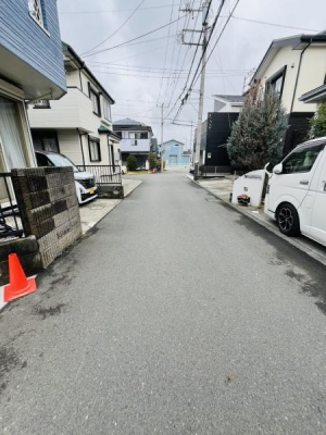 �_�ސ쌧������s�����̒��È�ˌ��Ă̑O�ʓ��H�܂ތ��n�ʐ^