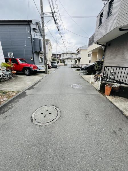 �_�ސ쌧������s�����̒��È�ˌ��Ă̑O�ʓ��H�܂ތ��n�ʐ^