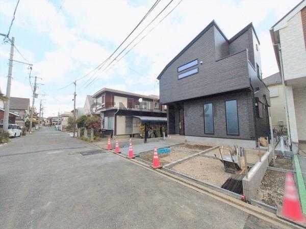 �_�ސ쌧������s�΂��l�̐V�z��ˌ��Ă̑O�ʓ��H�܂ތ��n�ʐ^