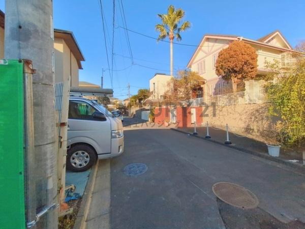 �_�ސ쌧����s�А��R5���ڂ̐V�z��ˌ��Ă̑O�ʓ��H�܂ތ��n�ʐ^