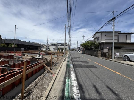 �_�ސ쌧����s�ΐ�1���ڂ̐V�z��ˌ��Ă̑O�ʓ��H�܂ތ��n�ʐ^