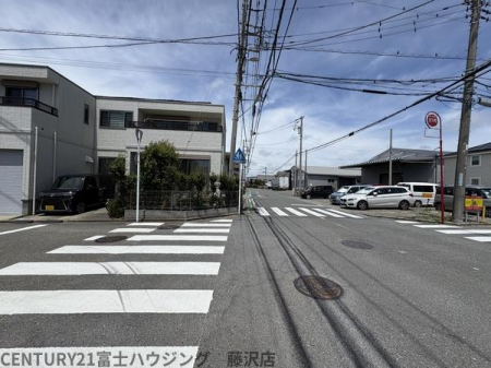 �_�ސ쌧����s�ΐ�1���ڂ̐V�z��ˌ��Ă̑O�ʓ��H�܂ތ��n�ʐ^