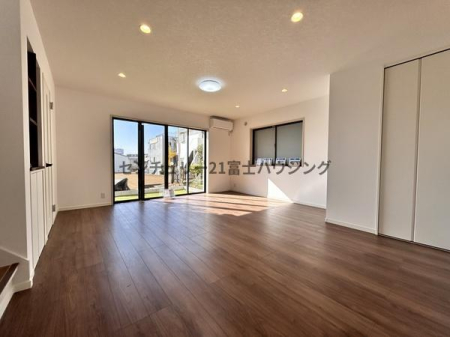 �_�ސ쌧����s�ΐ�1���ڂ̒��È�ˌ��Ẵ��r���O