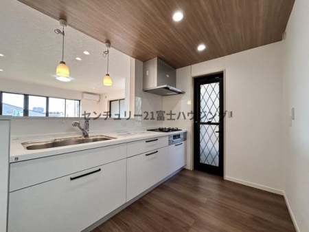 �_�ސ쌧����s�ΐ�1���ڂ̒��È�ˌ��ẴL�b�`��