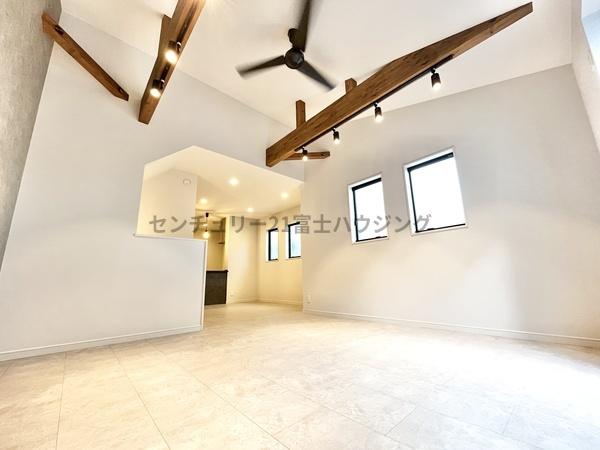 �_�ސ쌧������s�㊯���̐V�z��ˌ��Ẵ��r���O