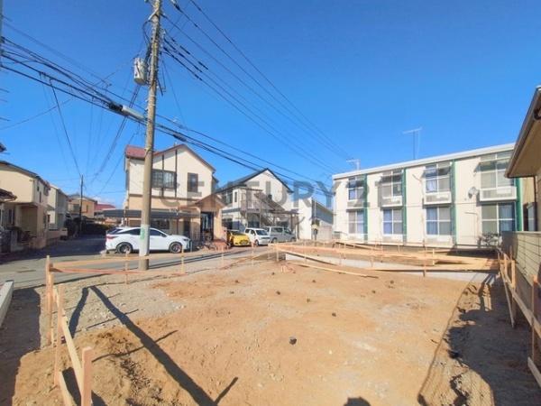 �_�ސ쌧������s����1���ڂ̐V�z��ˌ��Ă̑O�ʓ��H�܂ތ��n�ʐ^