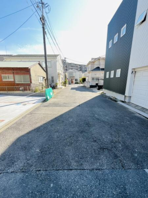 �_�ސ쌧������s�΂��l�̐V�z��ˌ��Ă̑O�ʓ��H�܂ތ��n�ʐ^